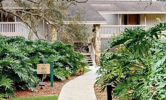 Grenelefe Condominio | Escape City Life and Enjoy this Charming 2-Bedroom Condo Near Central Florida!
