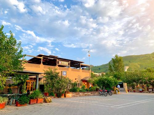 Kallar Kahar Hotel | Escape Hotel