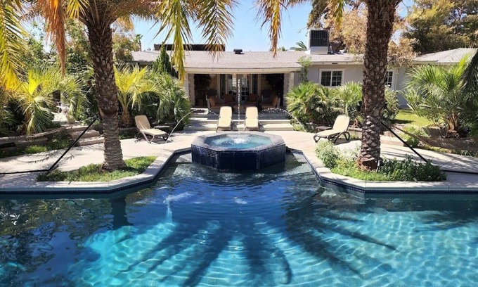 Las Vegas Villa | Villa 4br, gran piscina, jacuzzi, barbacoa, privacidad total cerca del centro de Las Vegas