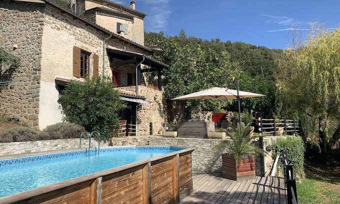 Duniere-sur-Eyrieux Casa | Moderna casa de vacaciones con piscina