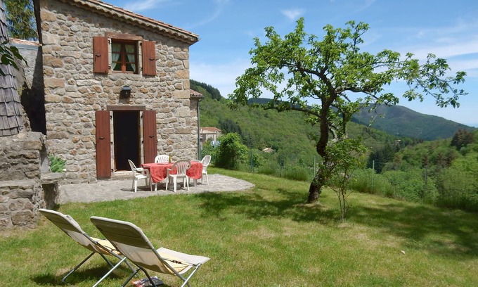 Saint-Julien-du-Gua Casa | Casa Vacacional en Ardèche con Vistas Naturales