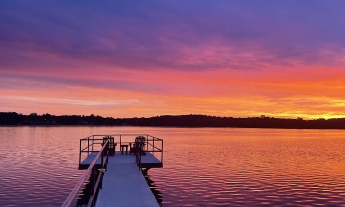 Greenwood Casa | Escape on Lake Greenwood: Kayaks, Beach, Pier, Firepit, Putting Green, & More!
