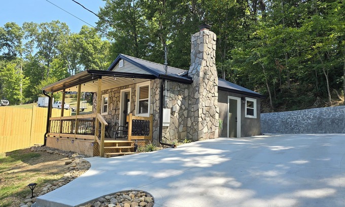 Dandridge Cabaña | Escape reality at Douglas lake, HOT TUB, fire pit, Lake views. Couples Retreat.