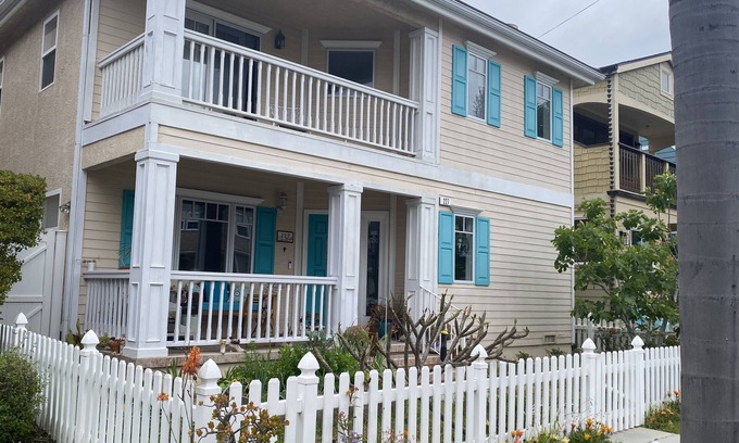 Old Towne Casa | Escape the City - Enjoy Seal Beach! Charming 3 level sleeps 8. Pool table!