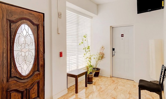 Dilley Casa | Escape The Hustle and Bustle! Short Drive to Nueces River, Free Breakfast!