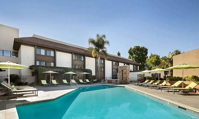 Milpitas Hotel | Escape The Hustle and Bustle! w/ Pool, Pet-Friendly, Near River Oaks Park!