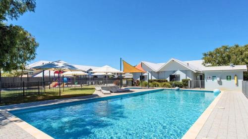 Broadwater Villa | Escape to 28 at Cape View