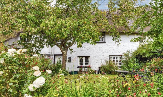 East Portlemouth Cabaña | Escape to a charming thatched cottage in peaceful Jacobstowe.