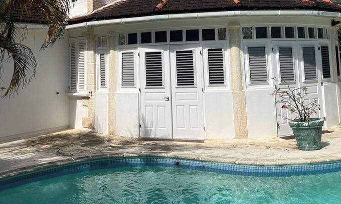 Paynes Bay Villa | Escape to a Delightful Spacious Family Villa Near Holetown