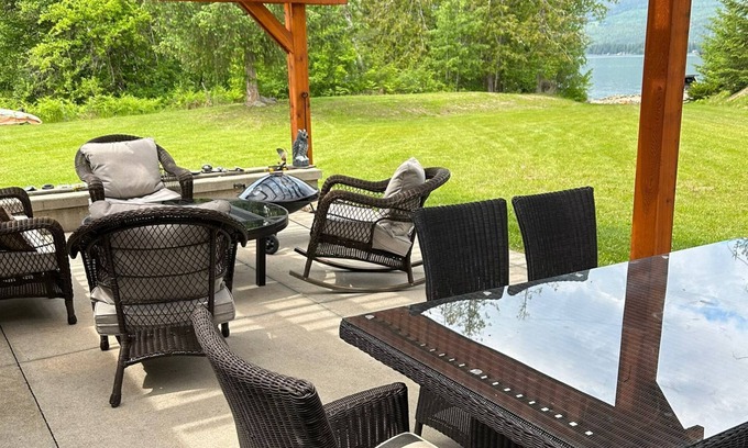 Eagle Bay Cabina | Escape to a Private Oasis, Perfect for Unforgettable Family Adventures