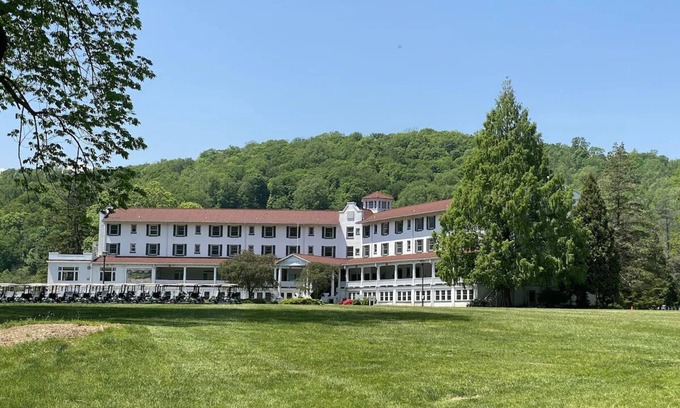 Shawnee On Delaware Casa | Escape to a Relaxing Room for a Perfect Pocono Adventure