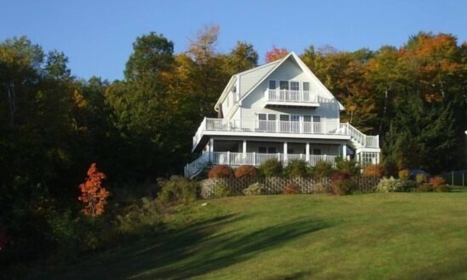 Gilford Casa | ¡Escápese a las hermosas vistas al lago y a la montaña!