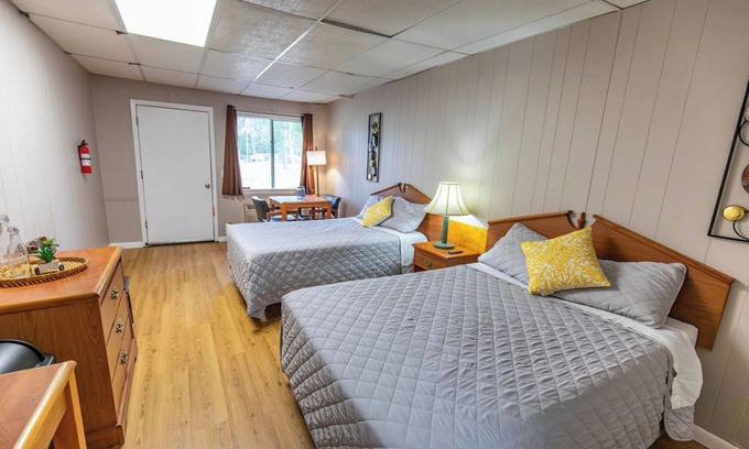 Dry Creek Cabina | Escape to Bundick Lake: Your Charming Cabin Retreat Awaits
