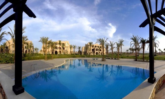 Makadi Bay Complejo | Escape to Comfort | Poolside Peace, Spa Moments & Sea Breezes