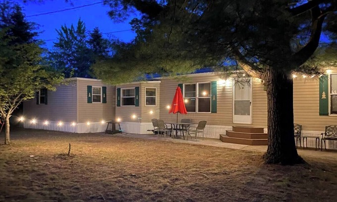 Higgins Lake Casa | Escape to Comfort Near Higgins Lake!