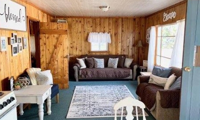 Bellaire Cabaña | LAGO INTERIOR MEDIO COTTAGE # 2 PHILLIPS POINT BELLAIRE, MI