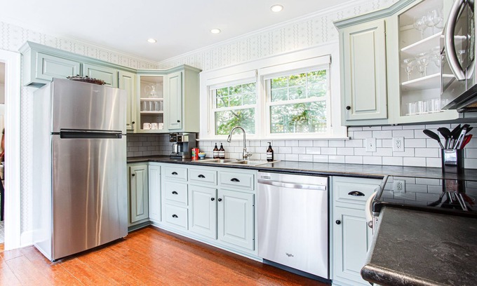 Athens Cabaña | Escape to Five Points: Stylish 3BR Haven with Large Backyard & Outdoor Living