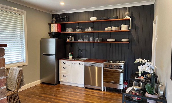 Millfield Cabaña | Escape to Hunter Valley at Thallan Cottage. Pet-Friendly Outdoor Baths & Firepit