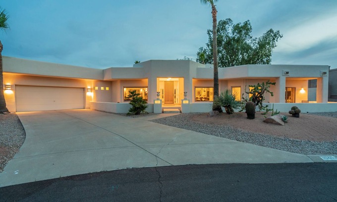 Fountain Hills Casa | Escape to luxury in a spa-like retreat home