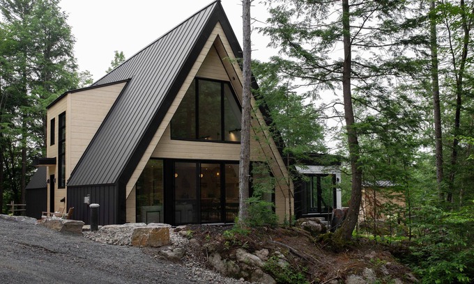 La Conception Cabaña | Unique A-Frame Retreat: Unwind in Our Spa & Gym