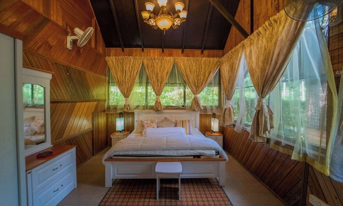 Kampung Ulu Dong Chalet De Esquí | Escape to Nature Cozy Terrace Room by the River
