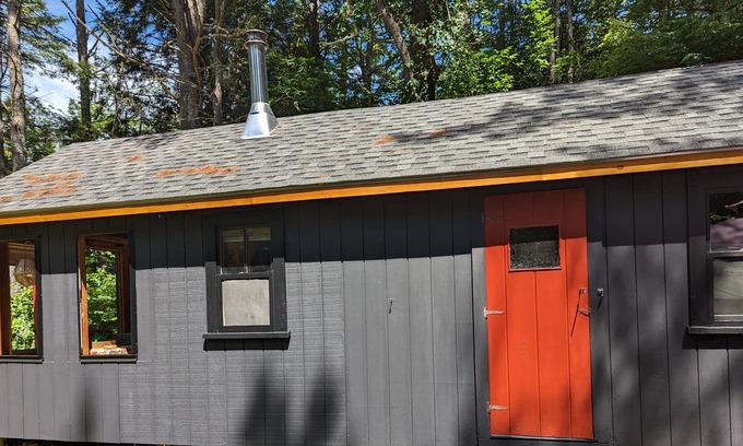 Wolfeboro Cabina | Escape to nature! Cozy cabin near the river and on the snowmobile & bike trails!