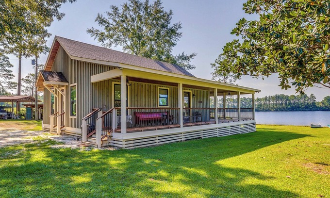 Harold Cabaña | Escape to Nature: Lakefront Jay Cottage w/ Views!