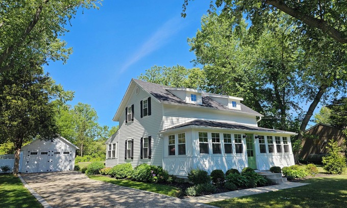 Kelleys Island Cabaña | Escape to our Kelleys Island cottage: where comfort meets tranquility.
