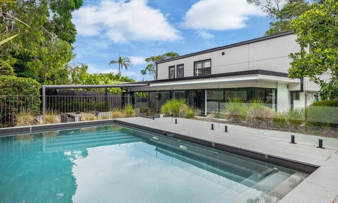 Newport Casa | Escape to our poolside paradise