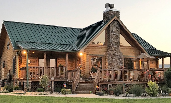 Franklin Cabina | Escape to Paradise at this amazingl log home, rural setting. on a 37 acre farm