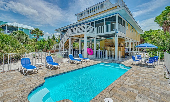 North Captiva Casa | Escape To Paradise - Breathtaking Views- Pool-Steps to the beach - 2 Golf Carts!