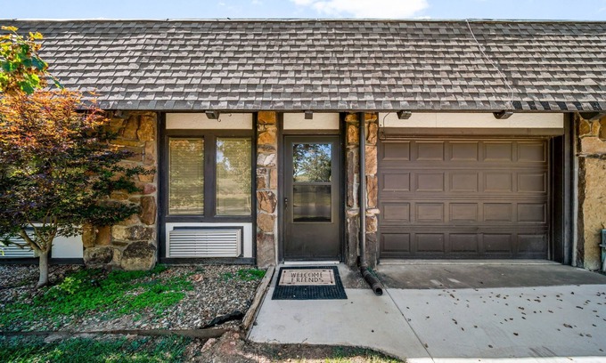 Afton Condominio | Escape to Paradise on Grand Lake- Monkey Island Condo w Pool!