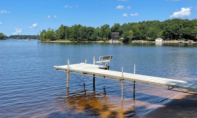 Tomahawk Cabina | Escape to Paradise: Your dream vacation awaits in our stunning lakefront rental!