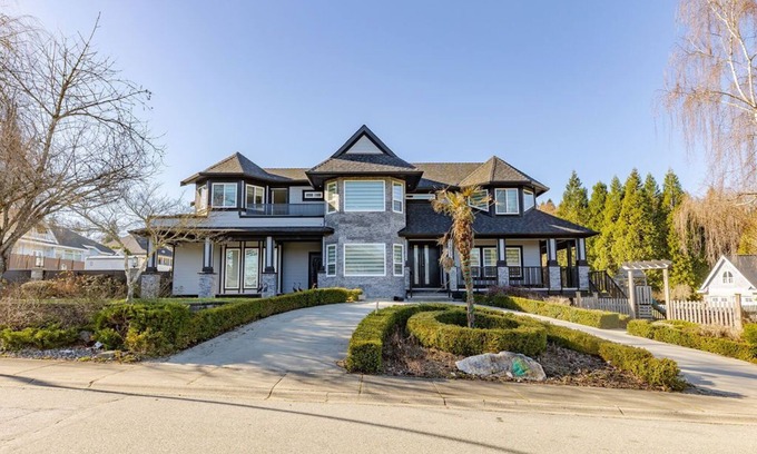 Fleetwood Casa | Escape to paradise: Your dream vacation awaits at our stunning Vrbo Property!