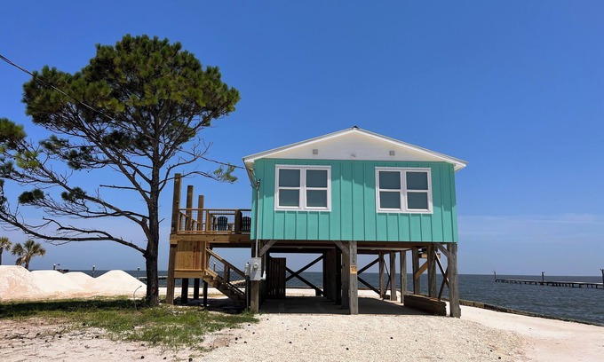 Fort Morgan Pines Cabaña | Escape to Pelican's Perch on Mobile Bay w/ Beach & Pier! Great Golfing Nearby!