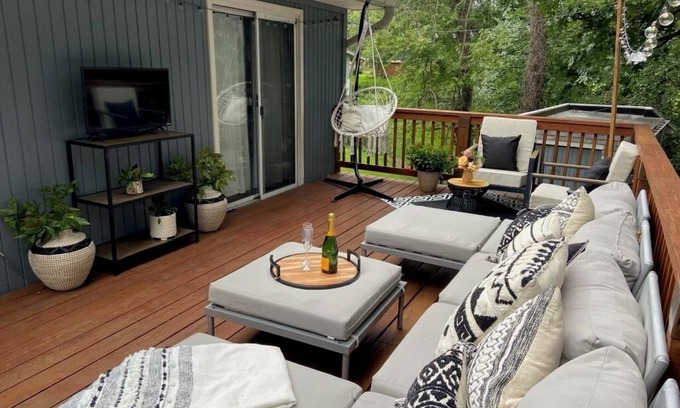 Rose Hill Casa | Escape to Serenity: Spacious 4 Bedroom Oasis, Steps from Old Town & DC!