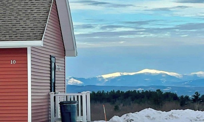 Paris Casa | Escape to Skyline Cottage, a 3 bedroom home with Breathtaking Mountain Views