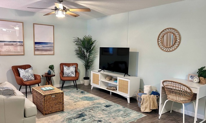 Cape Caneveral Beach Gardens Condominio | Escape to the Cape at Ebb Tide 1-bedroom 1-bath condo - 5 minute walk to beach
