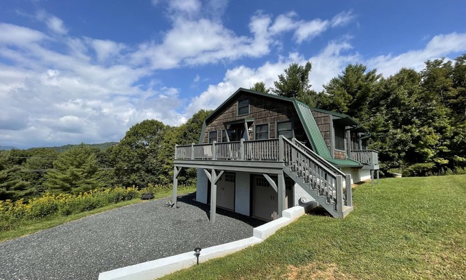 Fleetwood Casa | Escape to the Clouds: The Berry Barn Awaits You!