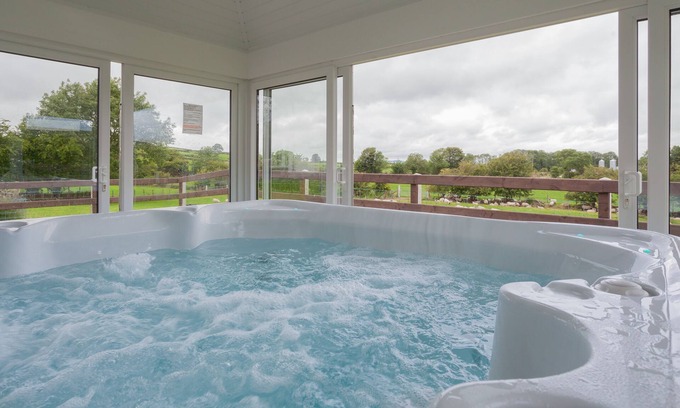 Newry Casa | Escape to the Country - Beautiful mountain views & private hot tub