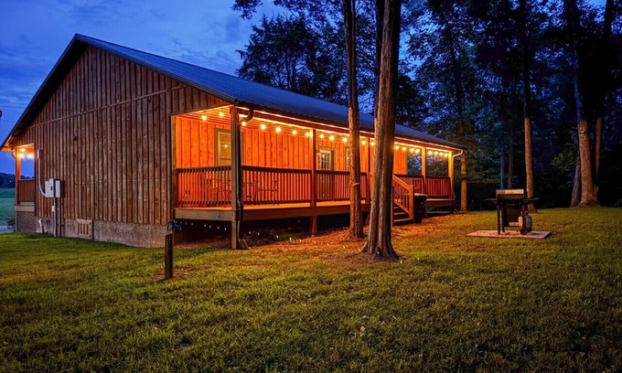 Byrdstown Cabina | Escape to the Farm- Minutes from Dale Hollow Lake!