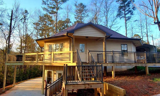 Lavonia Casa | Escape to the lake!