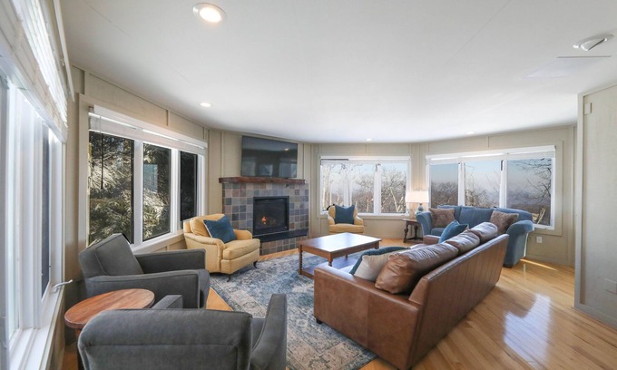 Treeloft Casa | Escape to the Mountains! 4BR/4BA Retreat Perfect for Families, Adventure Awaits!
