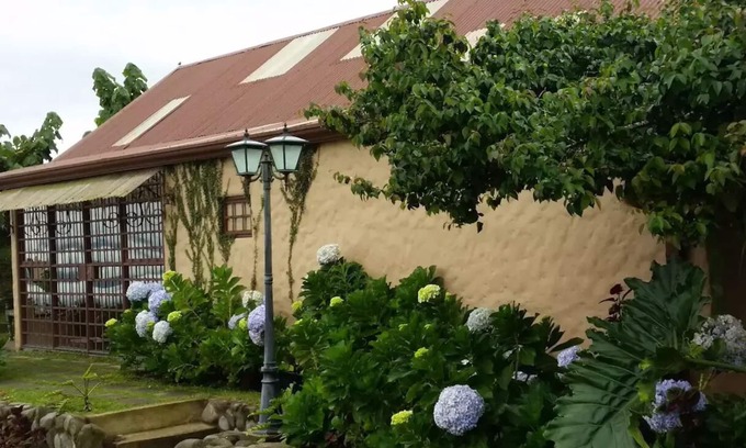 Santa Cruz de Turrialba Casa | Escape to the mountain: Cabaña Finca Barajas
