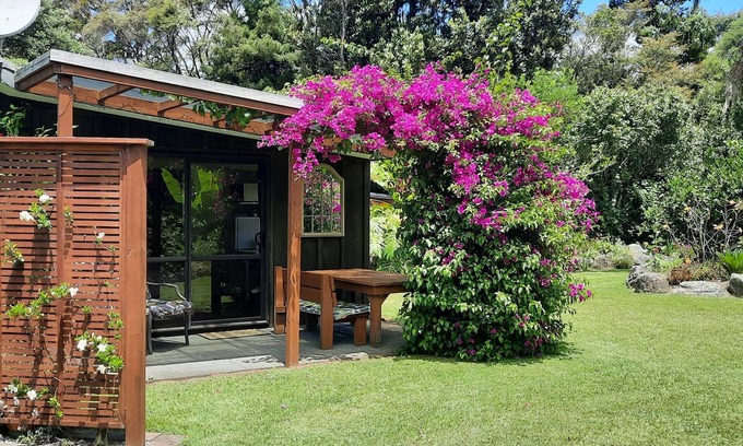 Hikuai Apartamento | Escape to the mountains at Sleeping Giant B&B, Pauanui/Tairua area.