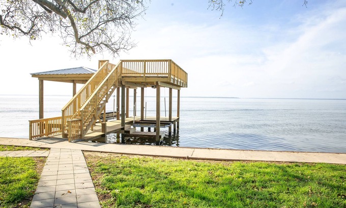 Oakhurst Casa | Escape to the Pointe - Superior Sunset views from spacious porch!