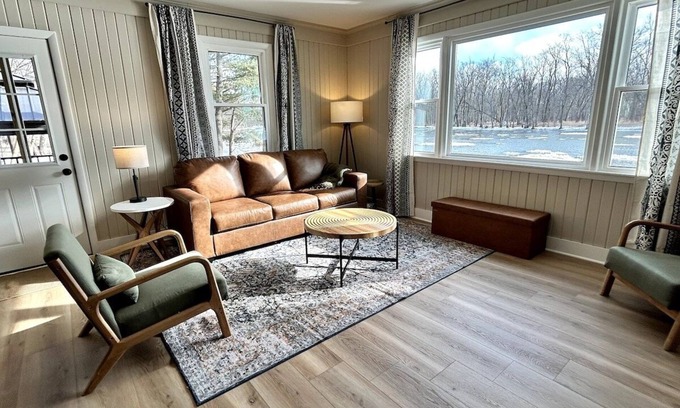 Kankakee County Casa | Escape to The Riverfront Hideaway