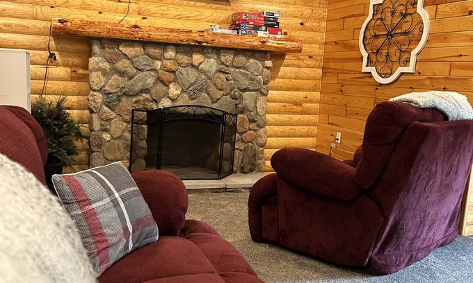 Winamac Cabina | Escape to The Riverside Hideaway - A Cozy Cabin With River Views!