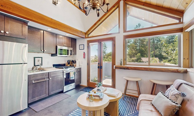 Idyllwild Apartamento | Escape to the Ultimate Mountain Retreat in Idyllwild: Stunning Views, Cozy Vibes