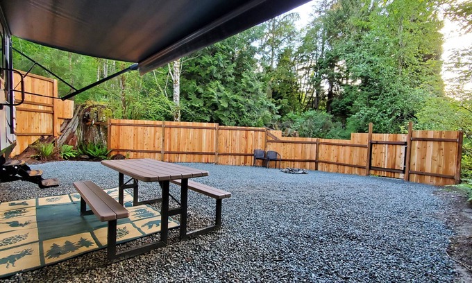 Bellingham Casa | Escape to this private camp in the woods of Galbraith Mountain